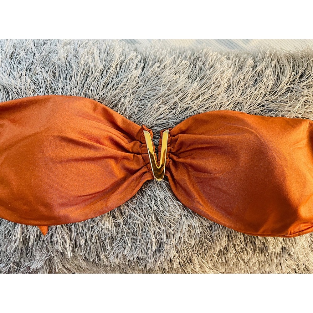 Two piece cute swimwear never worn, in perfect condition